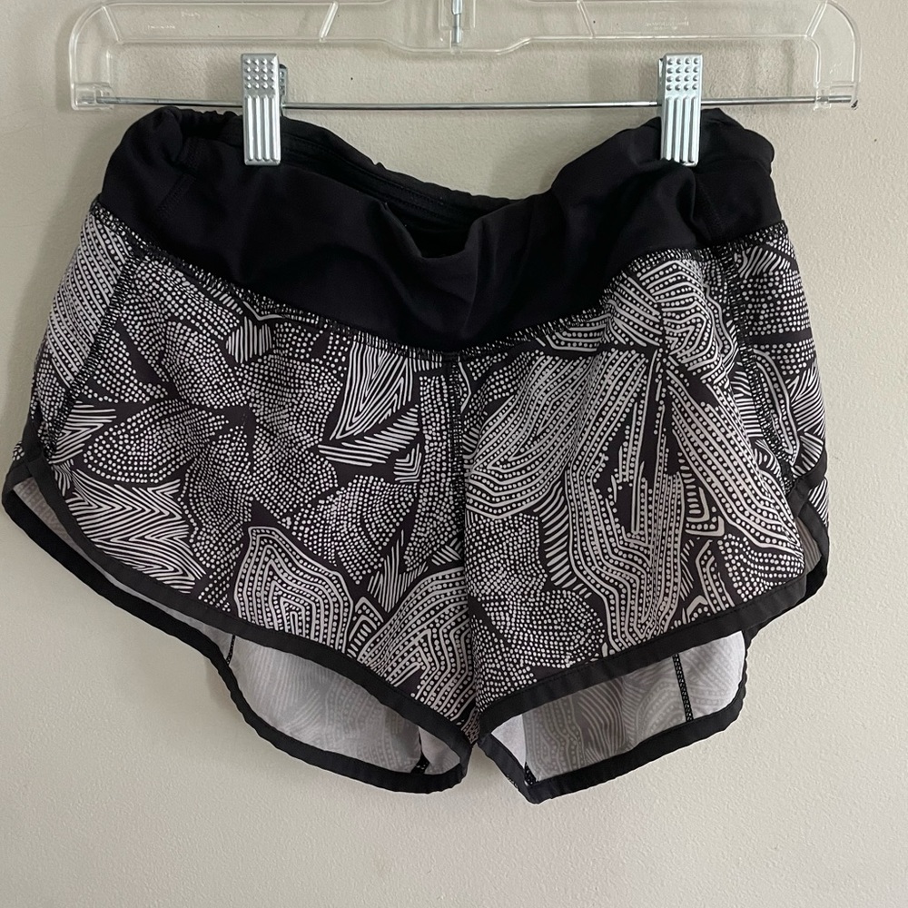 Lululemon Speed Short Dottie Tribe black white Zip Pocket 4-way stretch women 6